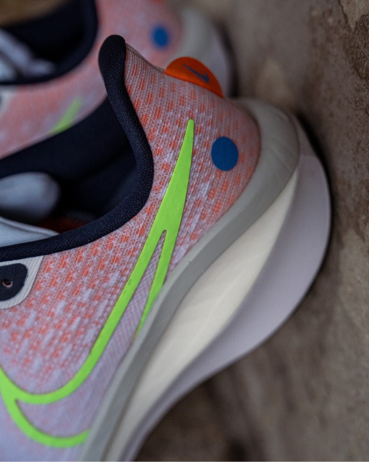 nike vomero 17 - heel dot vertical