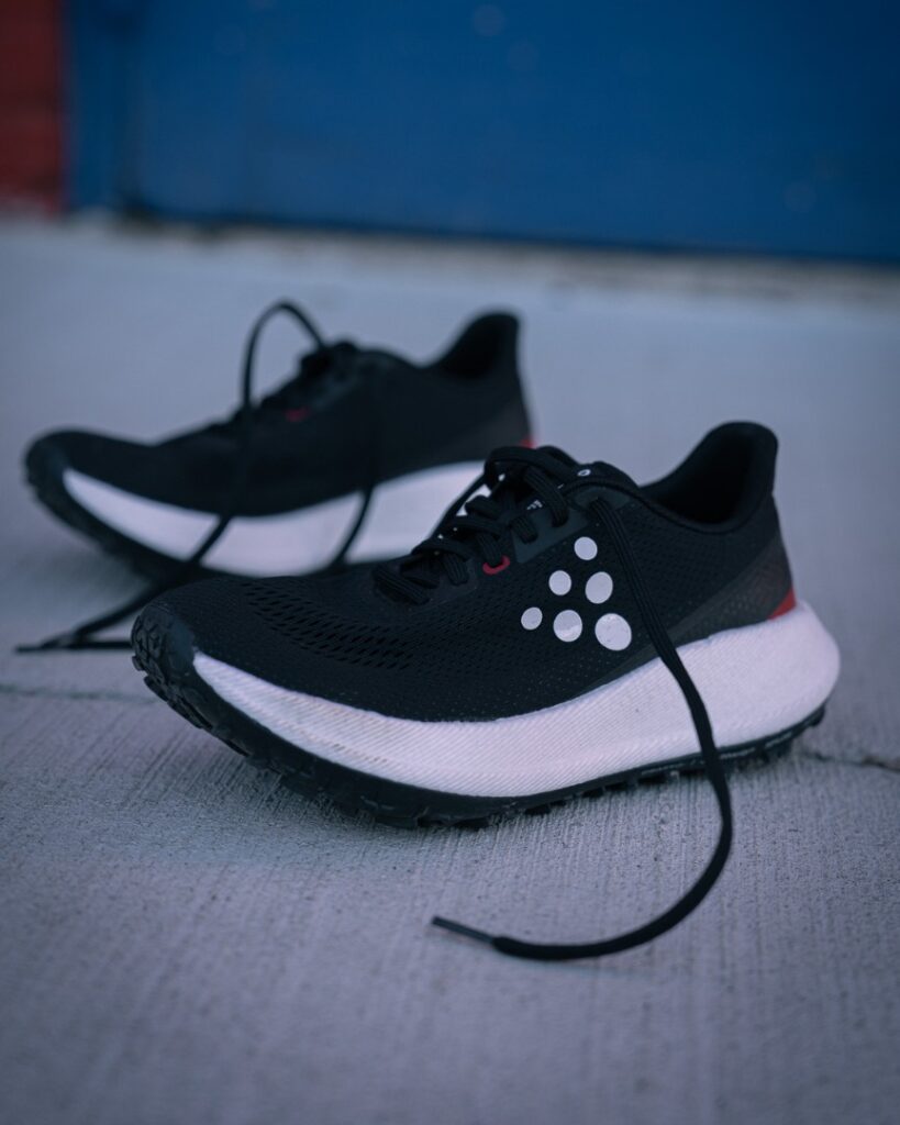 Craft Xplor Hybrid - shoes on sidewalk