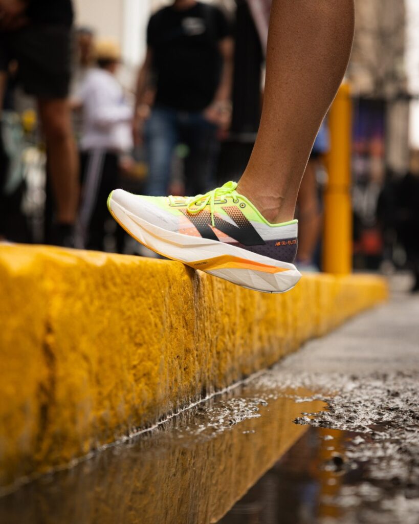 new balance - sc elite v4 curb