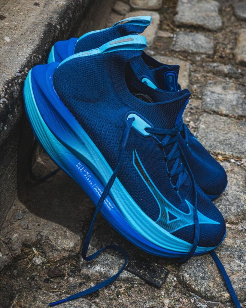 Mizuno Neo Vista - blue curb