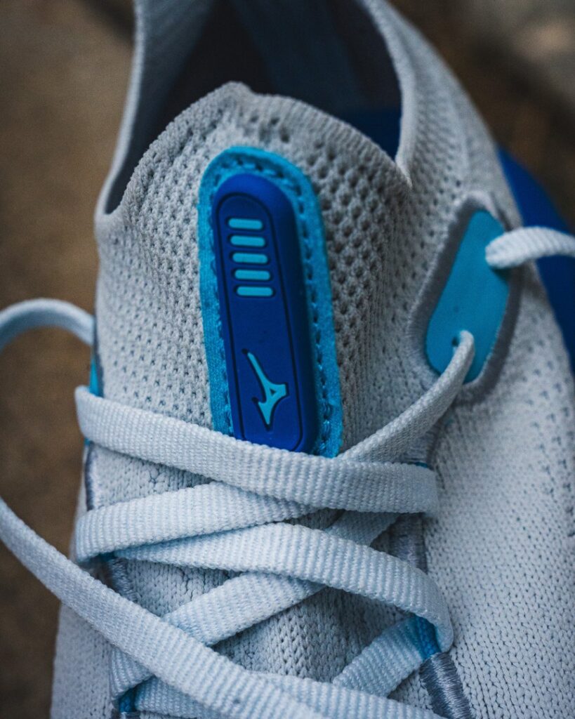 Mizuno Neo Vista - grey tongue