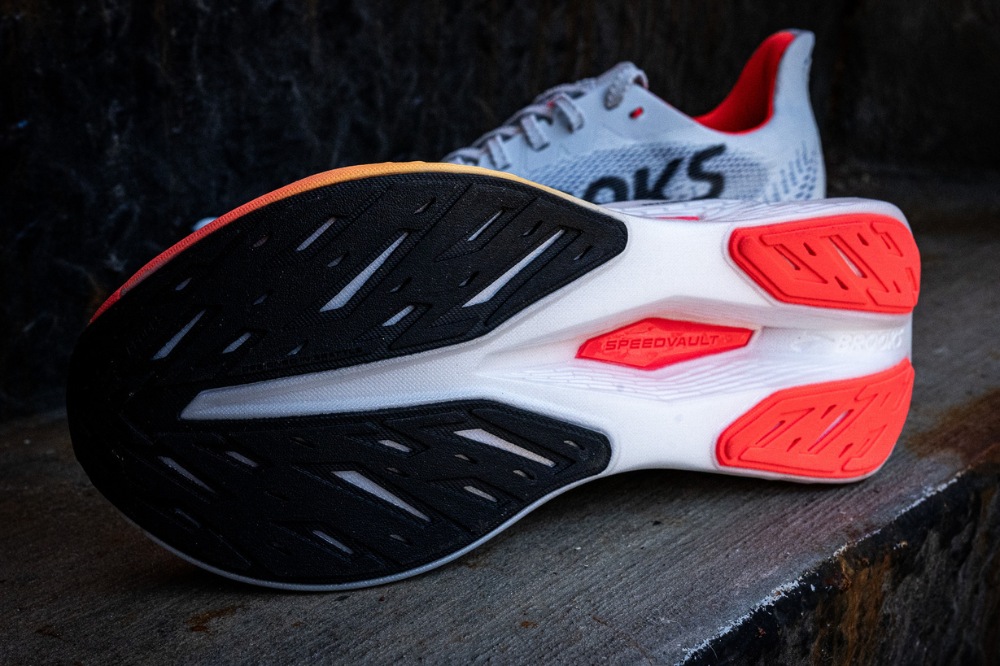 brooks hyperion max 2 - outsole landscape