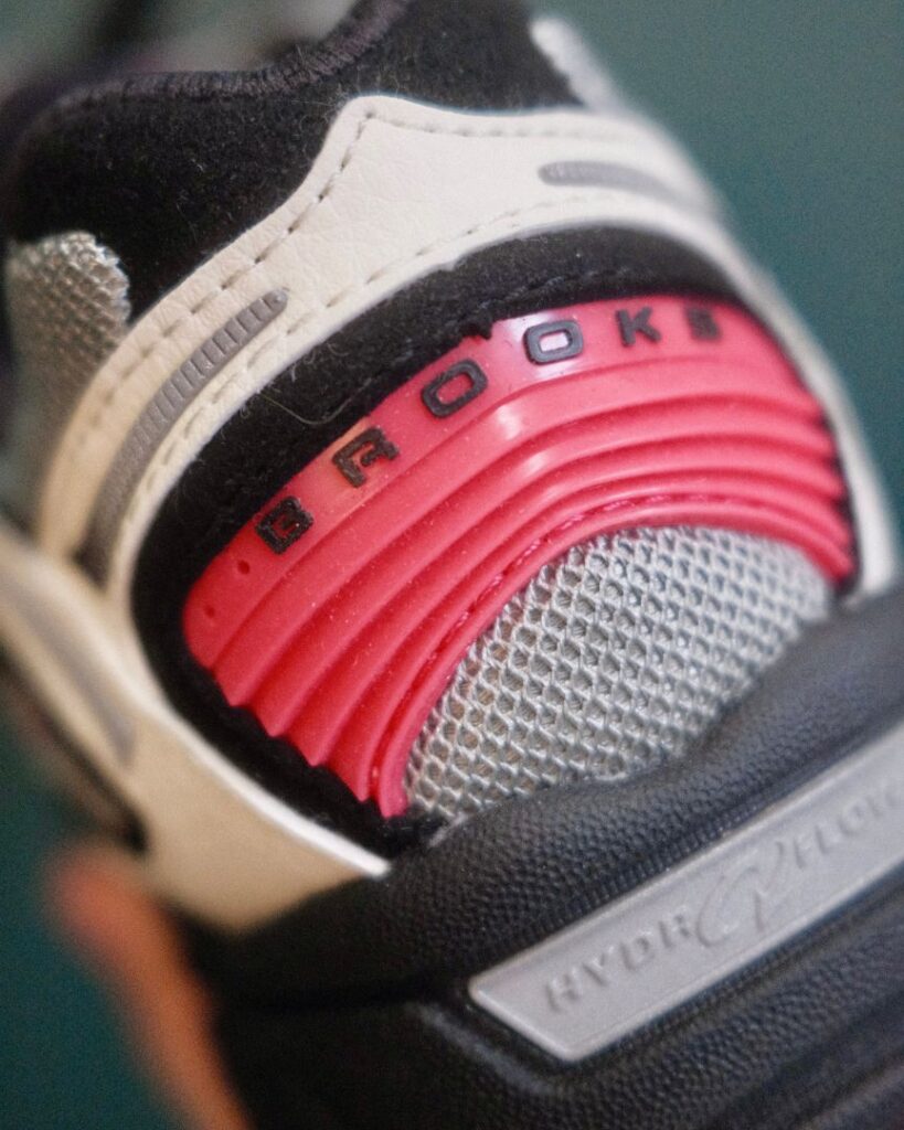 brooks adrenaline 4 GTS x staple - heel counter