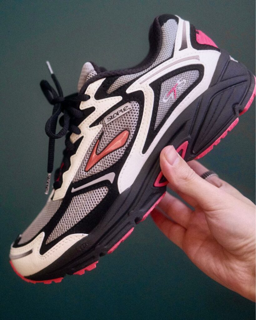 brooks adrenaline 4 GTS x staple - hold vertical