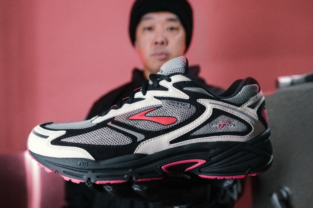 BITR Website Large - 1600 x 1066 - brooks adrenaline 4 GTS x staple - lateral hold