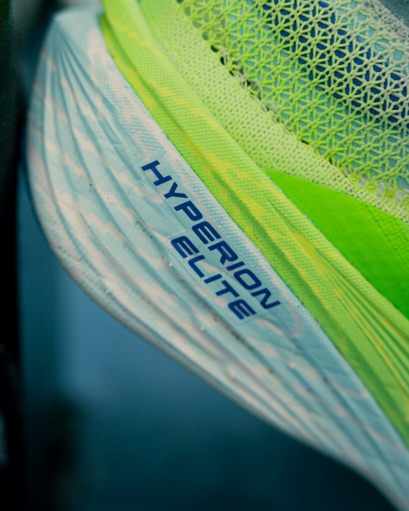 brooks hyperion elite 4 pb - letters on heel