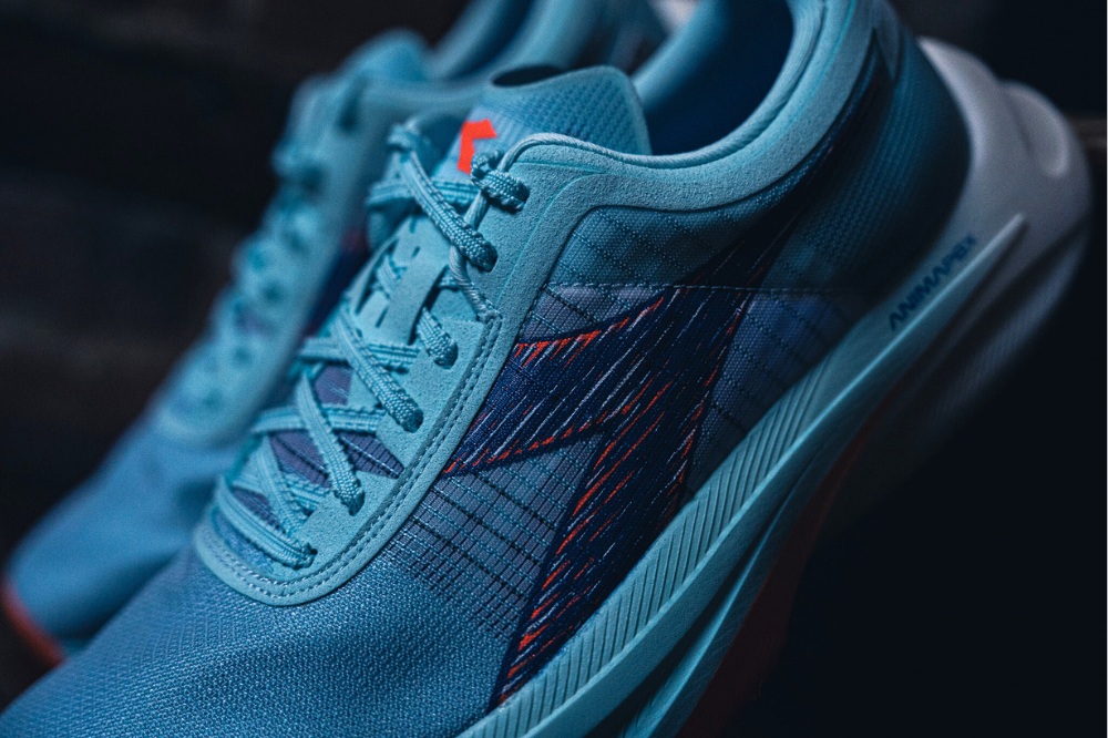 diadora gara carbon 2 - logo