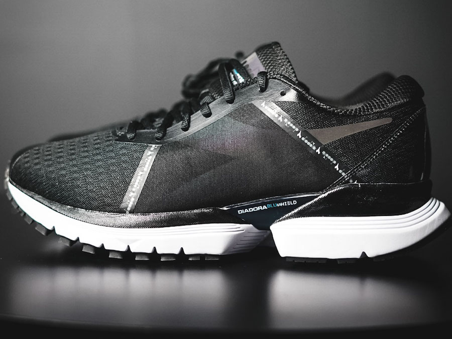 diadora-mythos-elite-side