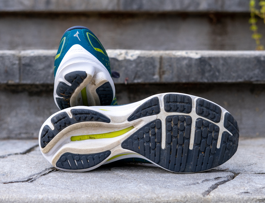 mizuno wave rider 25 - outsole1