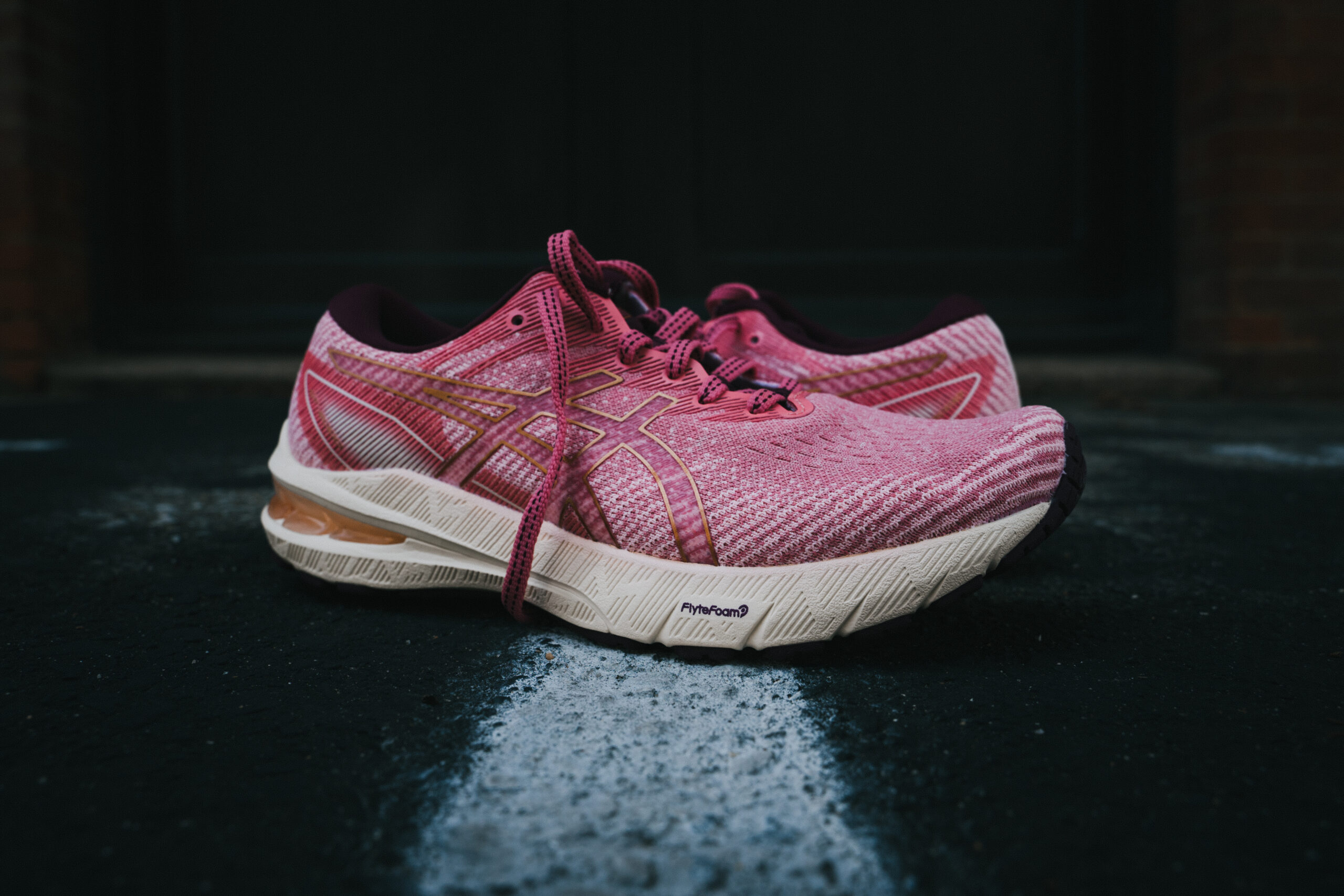 asics pink shoe