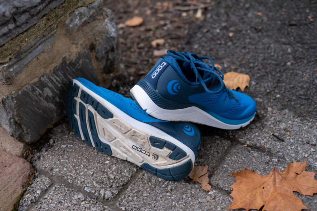 An image showing the sole and back of the Topo Athletics Fli-Lyte 4