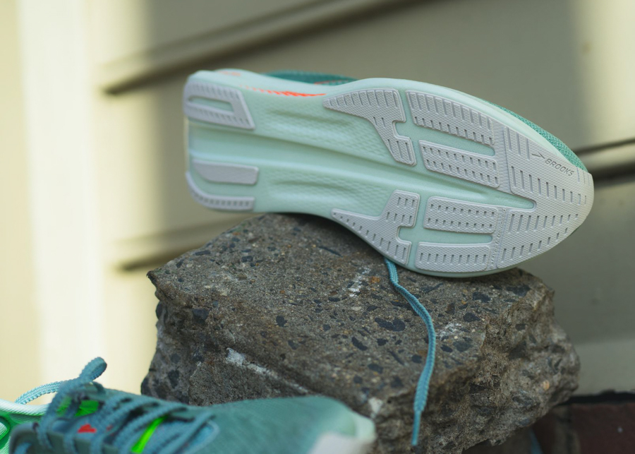 brooks hyperion elite 3 outsole