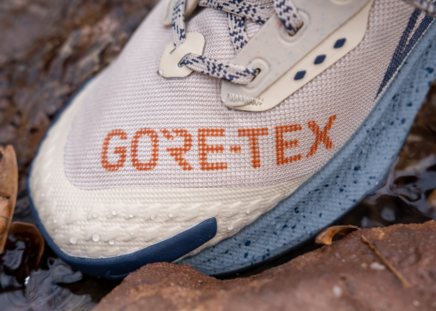 nike pegasus trail 3 gore tex logo
