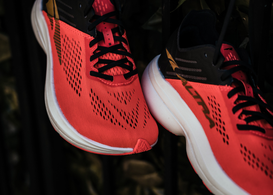 Toe mesh and laces