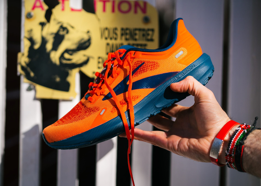 brooks launch 9 in hand