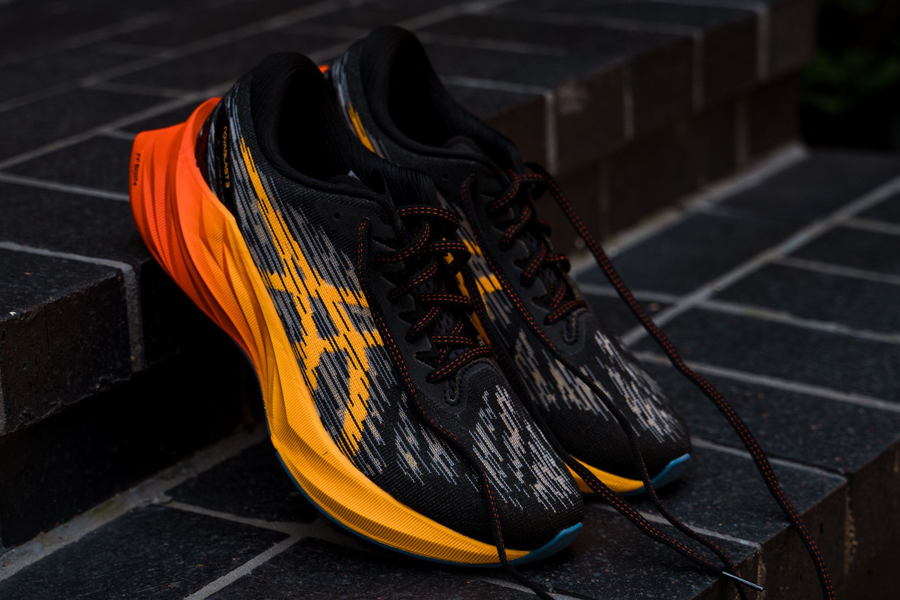 asics novablast 3 dark steps