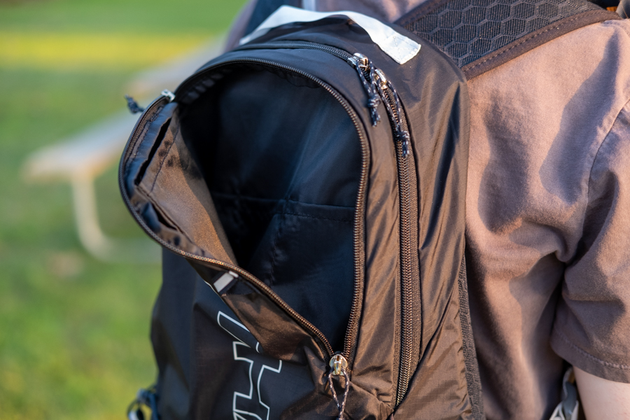 nathan crossover hydration pack pocket
