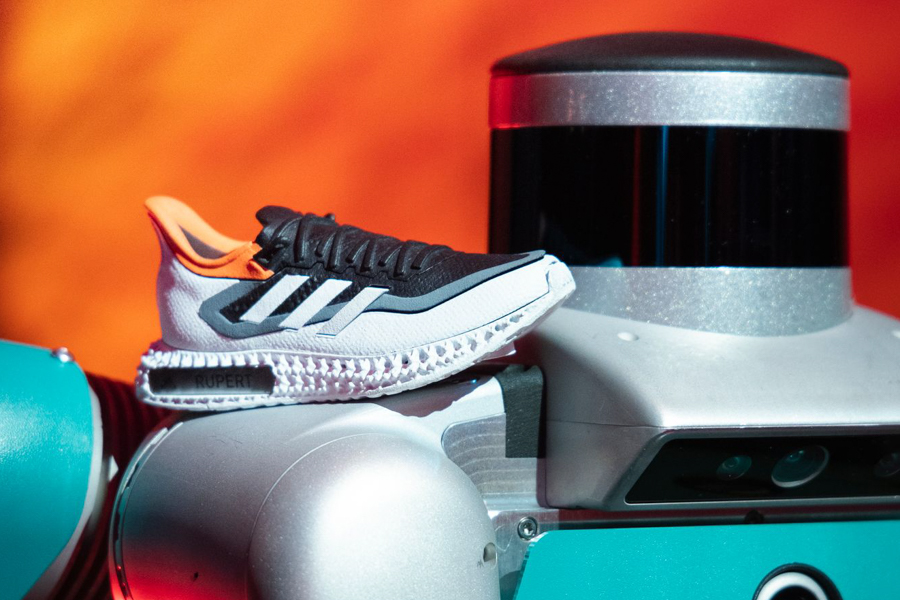 adidas 4dfwd shoe on shoulder