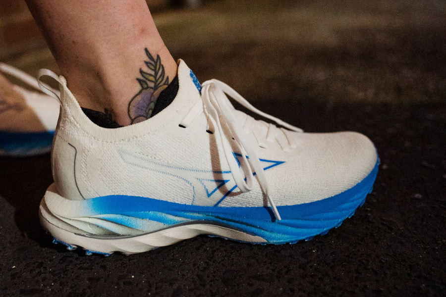 mizuno wave neo wind side