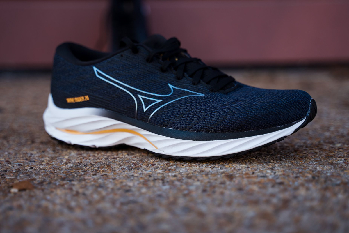mizuno wave rider 26 cover