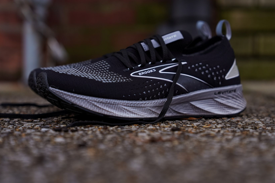brooks levitate 6 stealthfit side