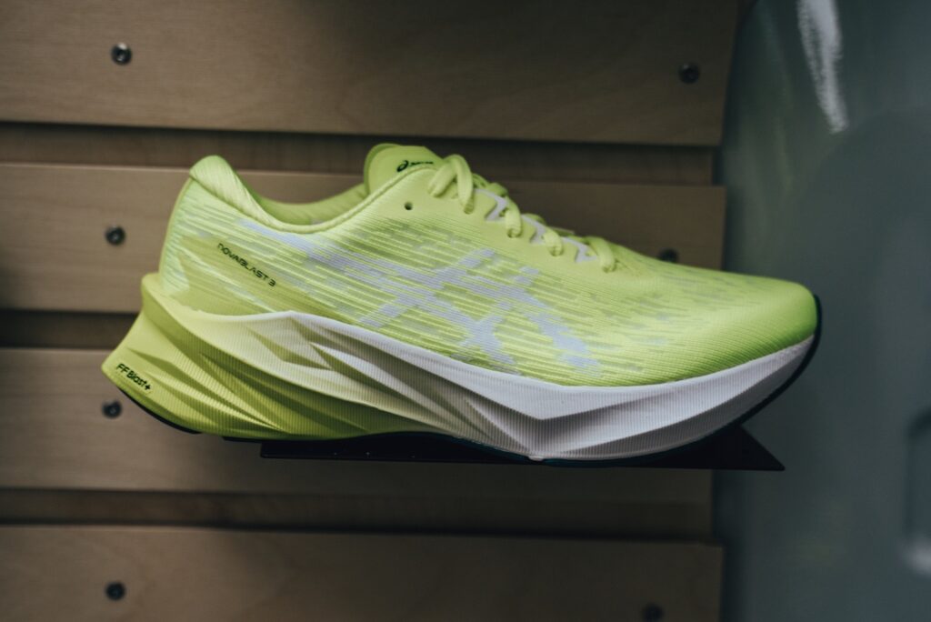 Asics Novablast - Yellow