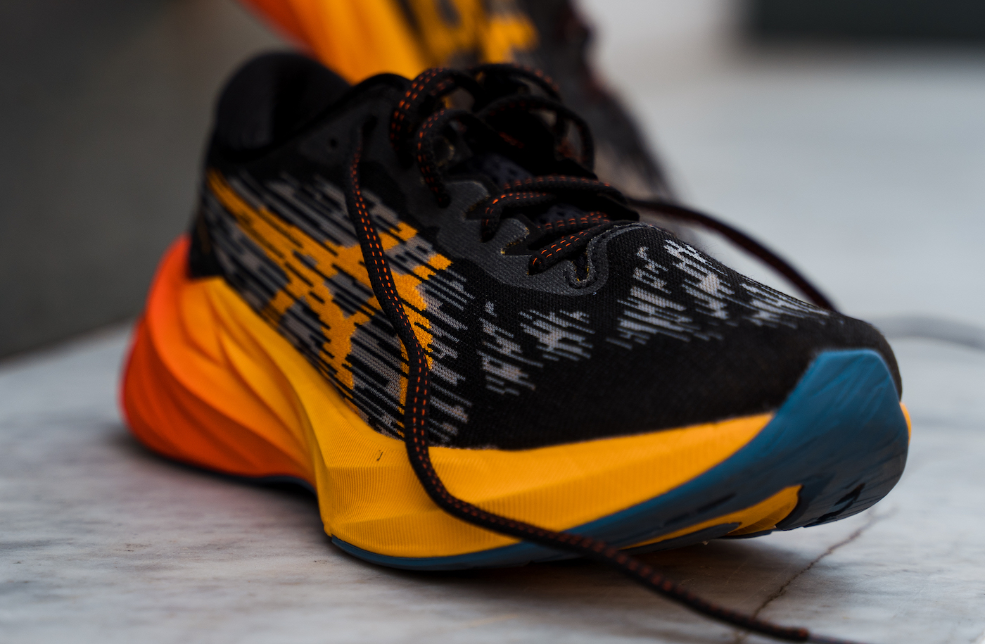 asics novablast 3 - orange