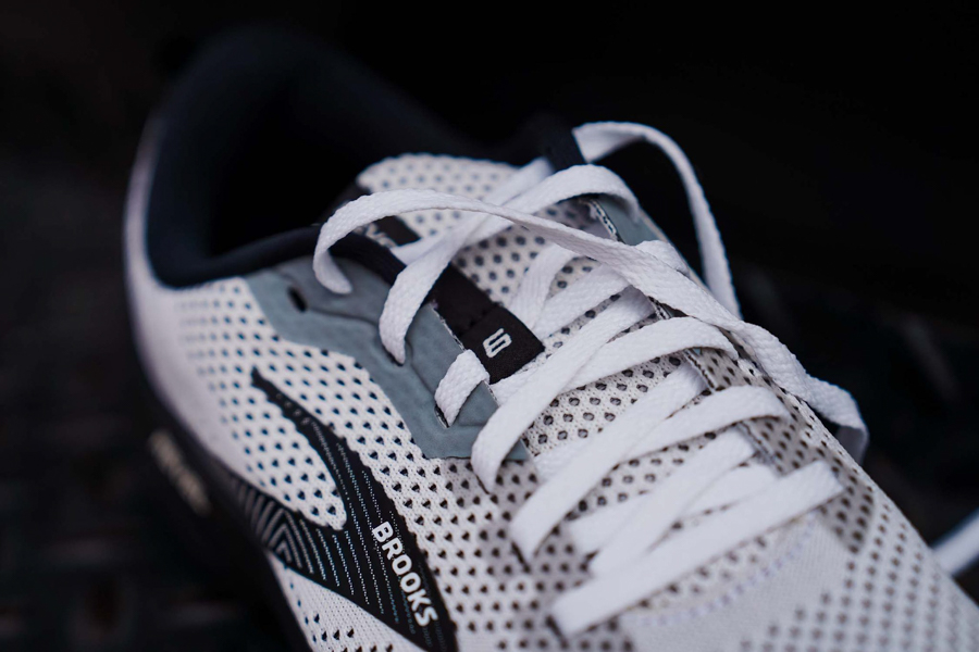 brooks revel 6 laces