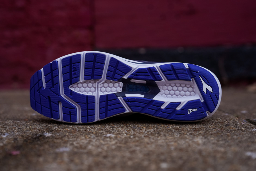 diadora blushield mythos 8 vortice outsole