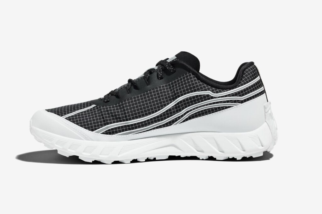 norda 002 - medial black