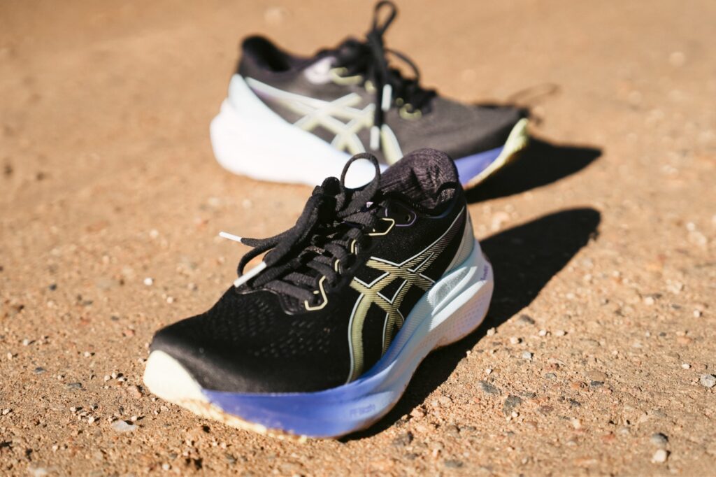 asics gel-kayano 30 - both shoes