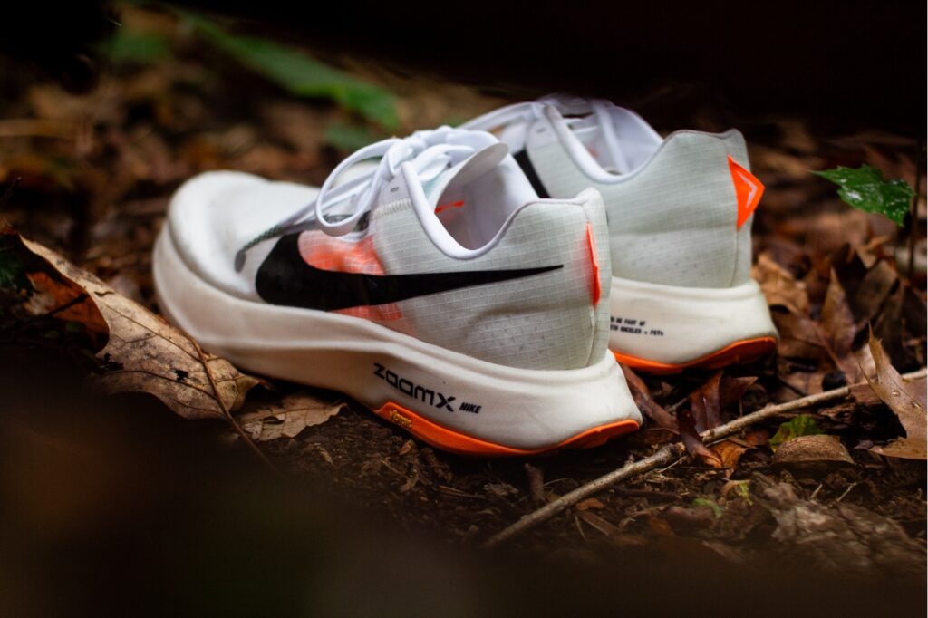 nike ultrafly - leaves