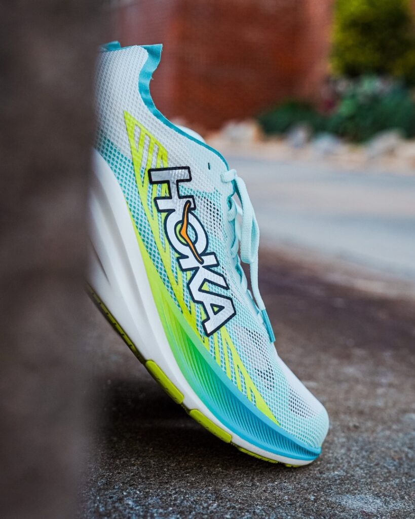 hoka cielo road - on wall