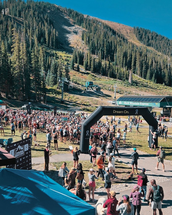 start line of mountain trail race