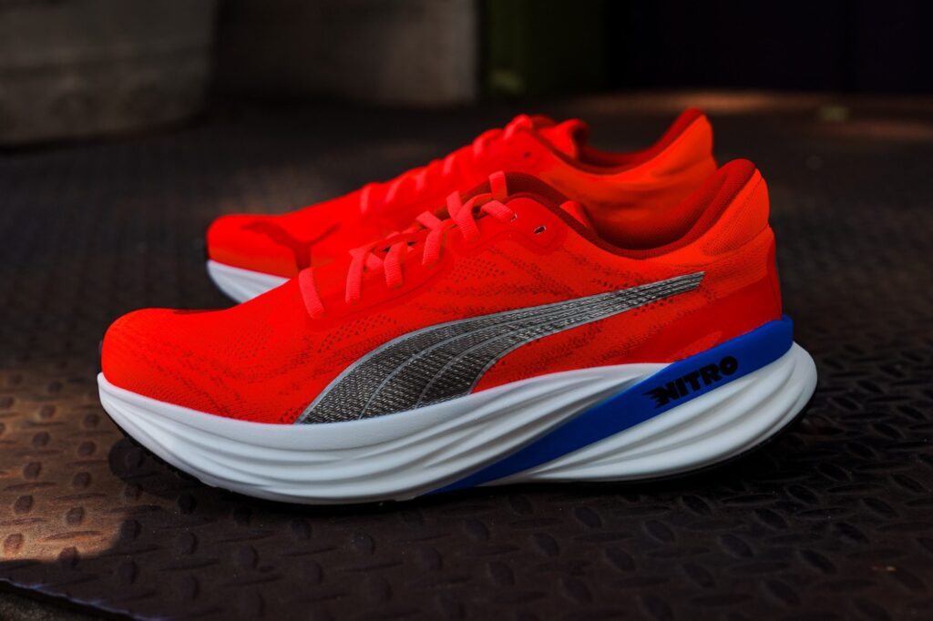 puma magnify nitro 2 - red lateral