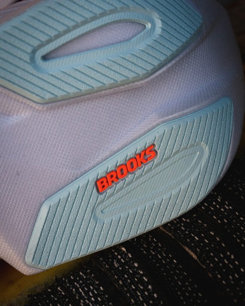 Brooks Hyperion Max 3 outsole vert