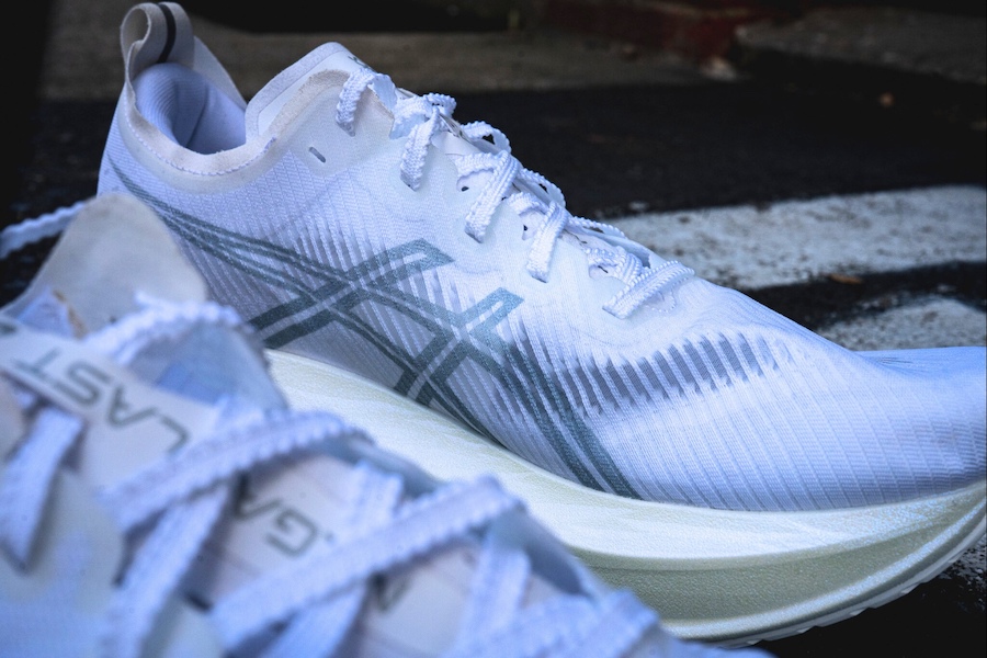 BITR Website Large - 1600 x 1066 - ASICS megablast white - medial