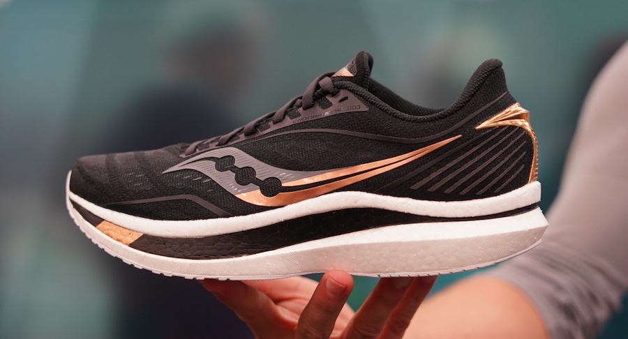 saucony endorphin speed - black and gold