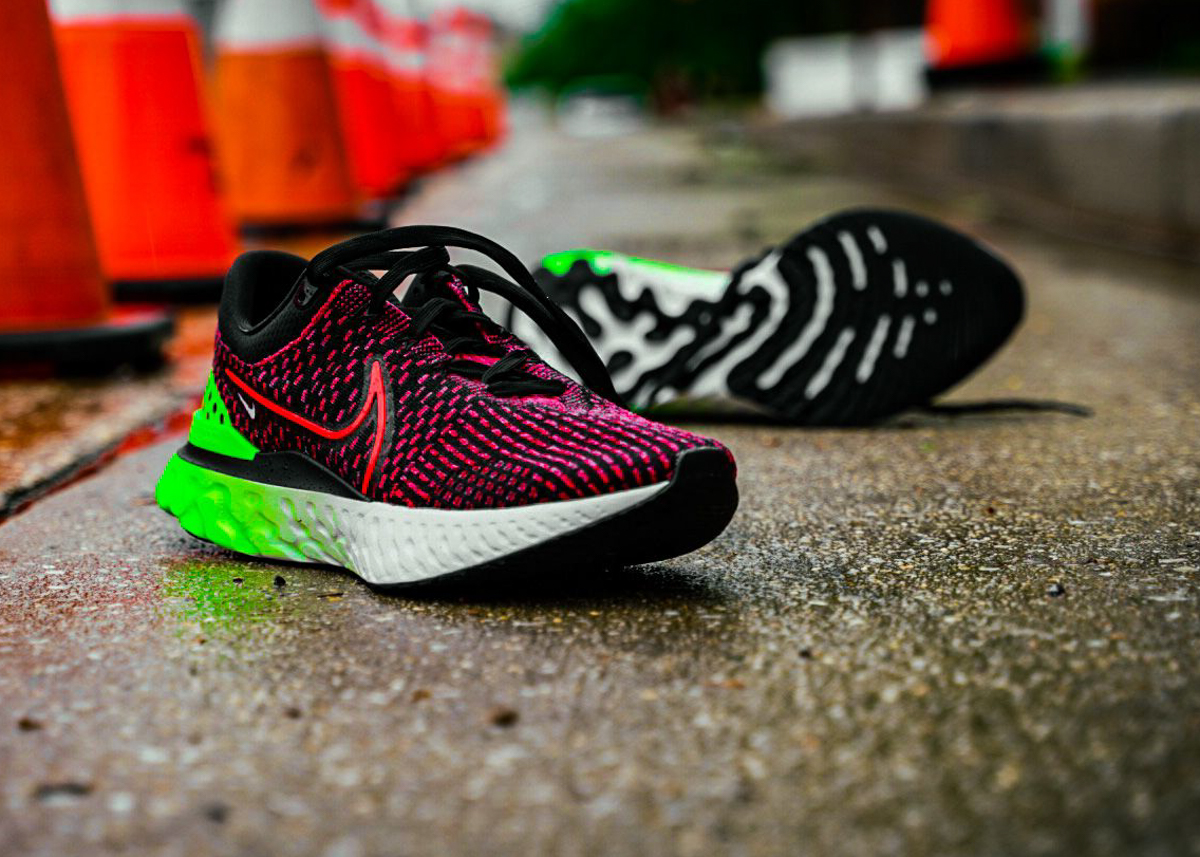 Valokennoja Mikroskooppinen Hedelm llinen Nike React Running Matka 