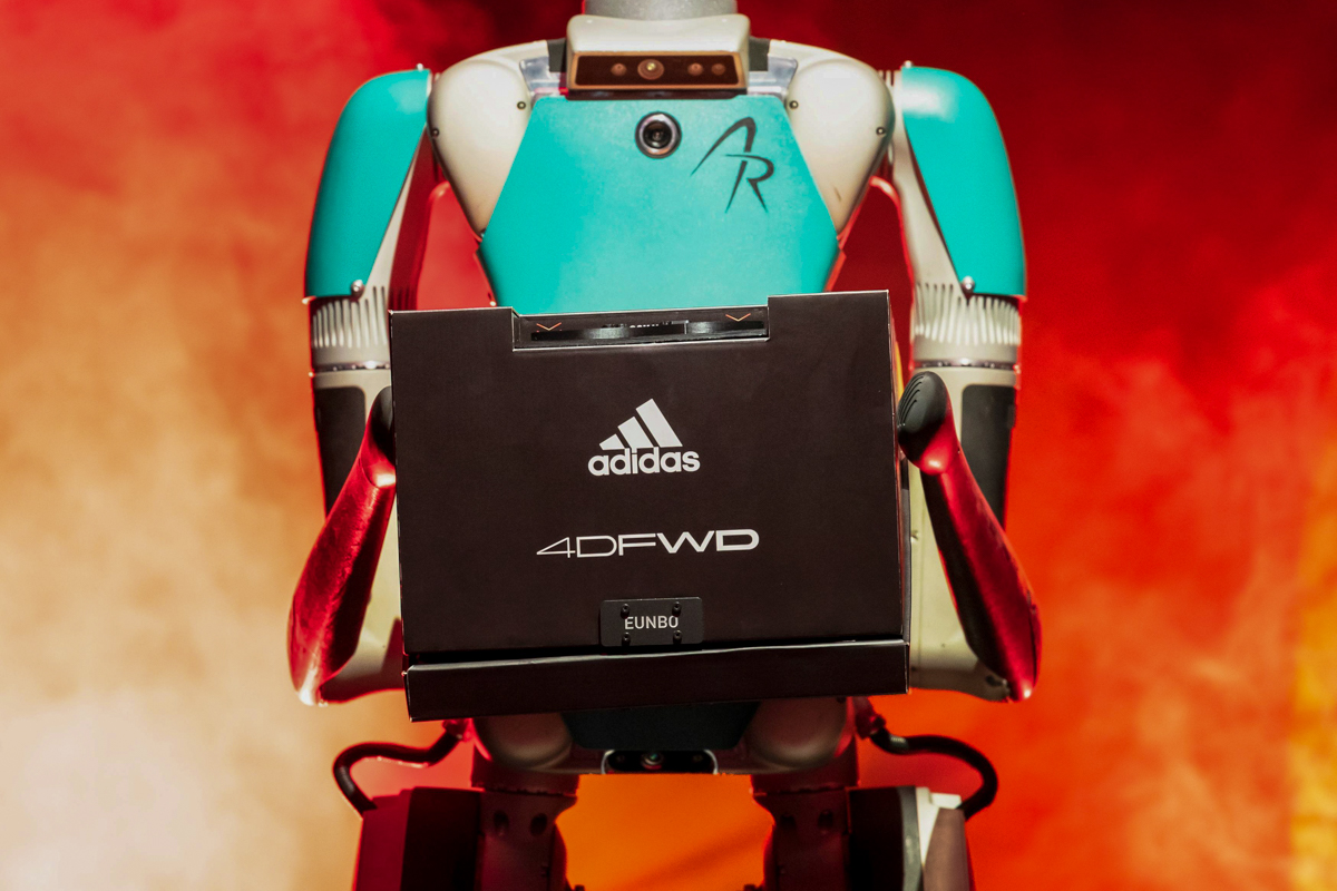 adidas 4dfwd robot