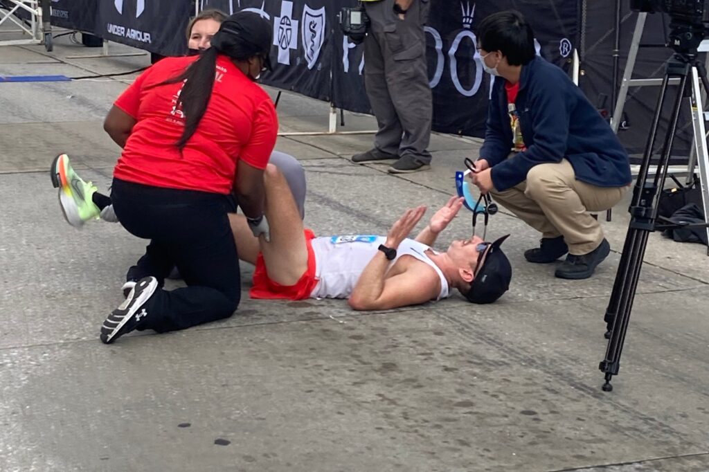 runner with cramps at finish line