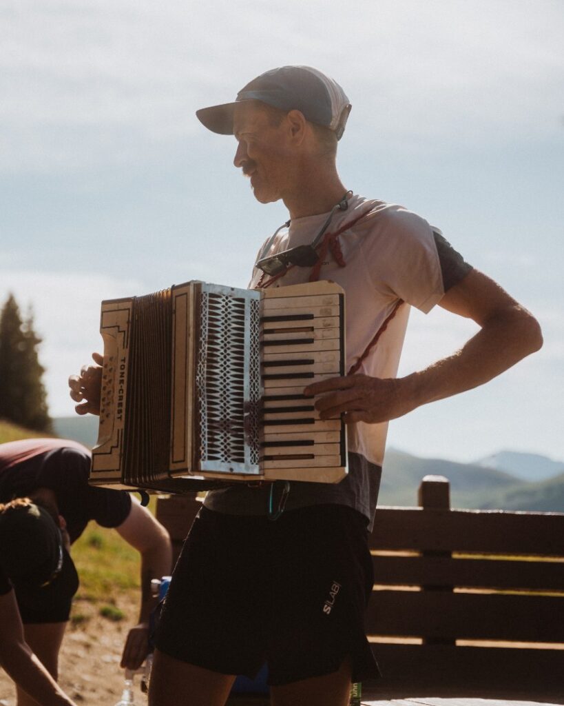 salomon hut run - accordion