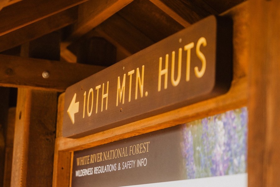 mountain huts sign