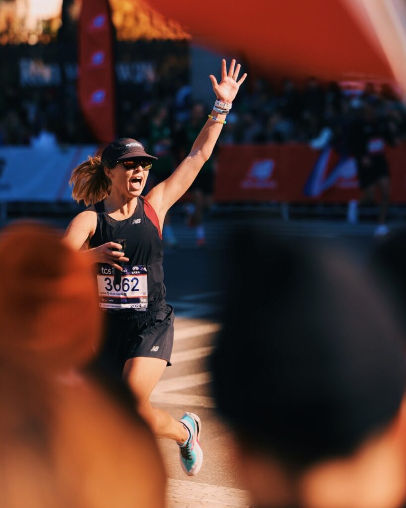 nyc marathon - meg hand up