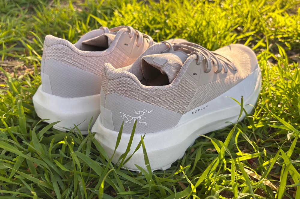 arcteryx norvan ld 4 - in the grass
