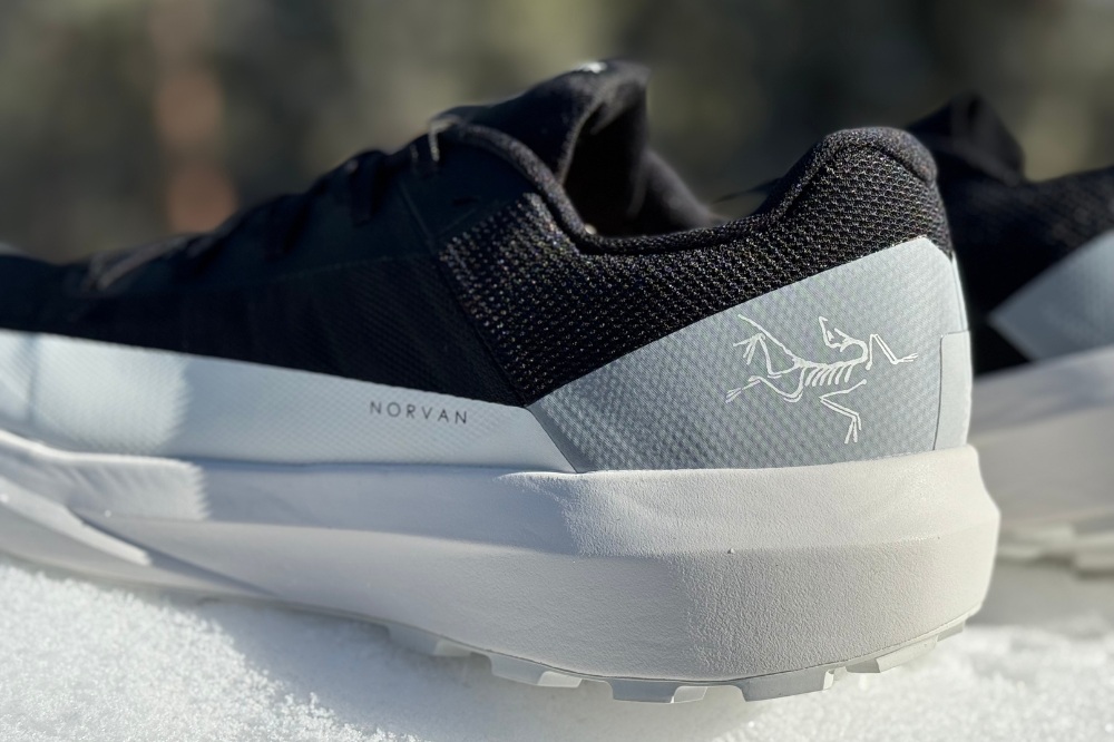 arcteryx norvan ld 4 - logo on heel