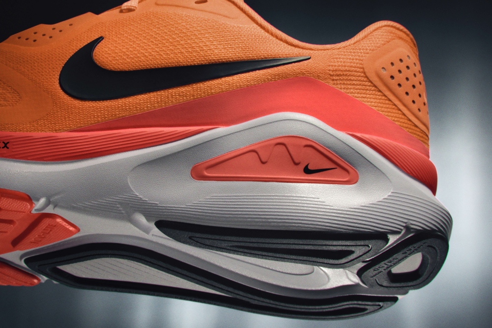 nike structure 26 - heel logo
