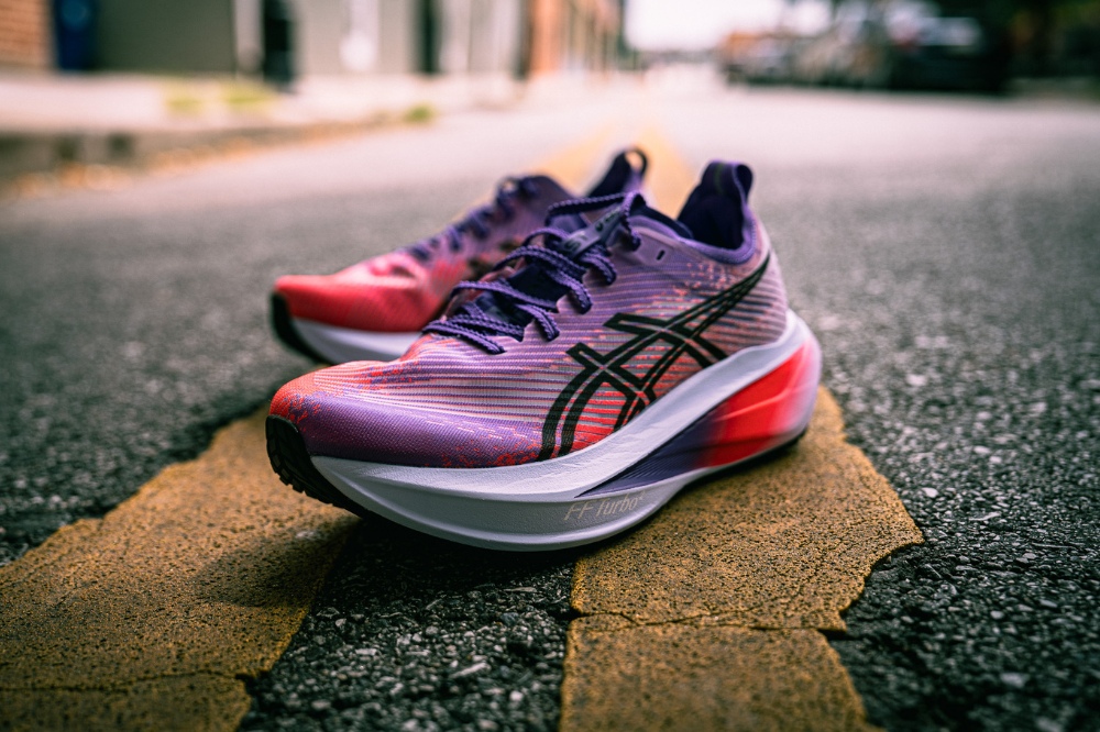 ASICS MEGABLAST - landscape distance