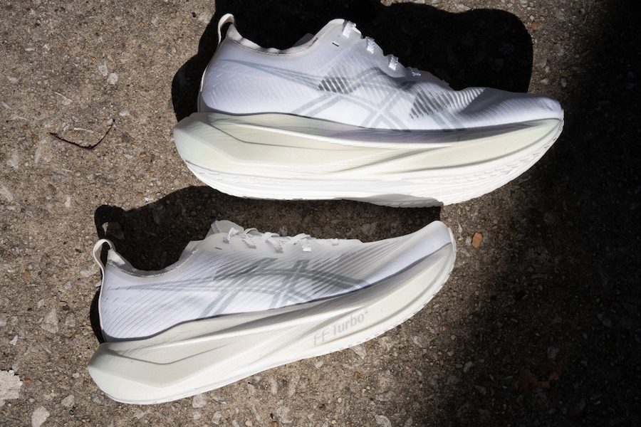 BITR Website Large - 1600 x 1066 - ASICS megablast white - both