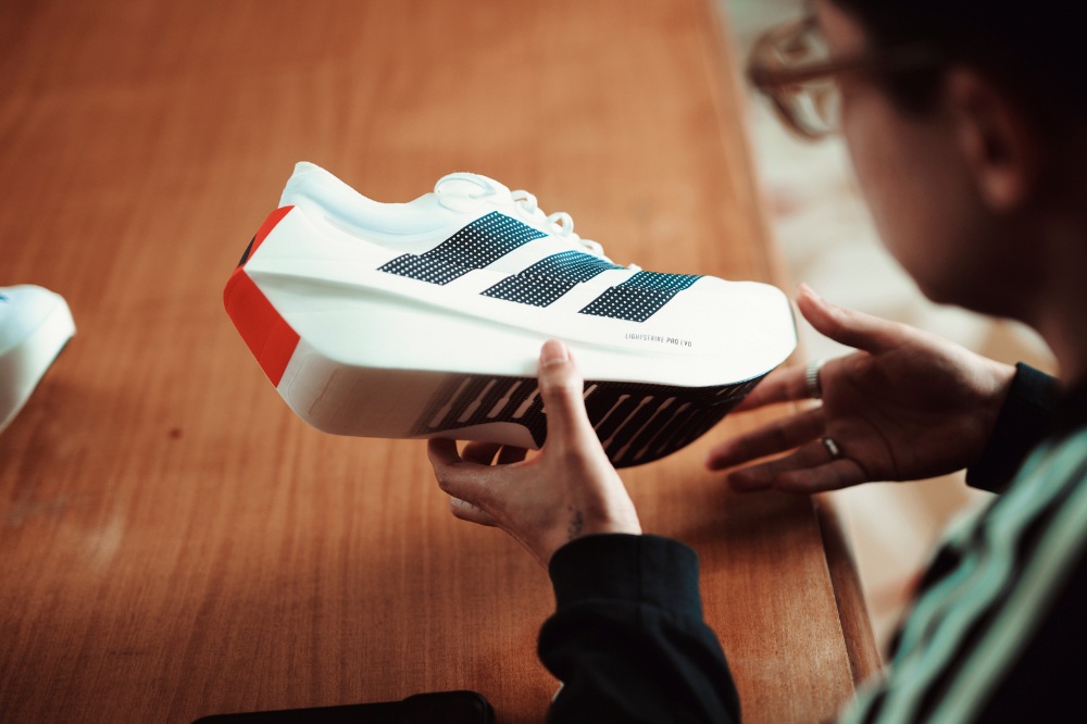 adidas adizero evo prime x - at table